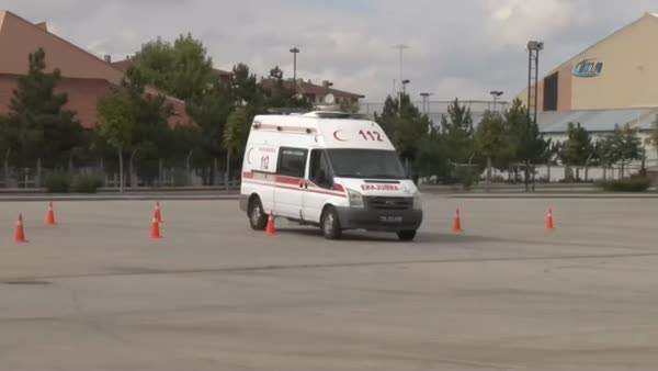 Ambulans sürücülerine Formula 1 eğitimi