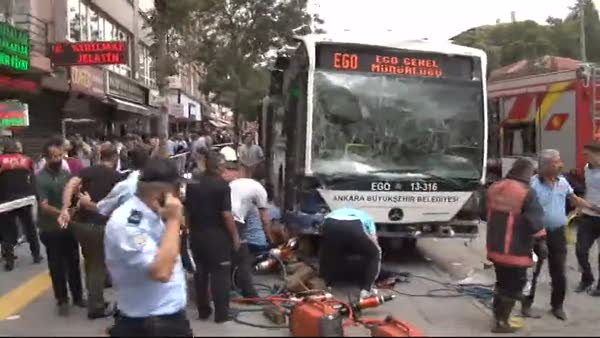 Otobüs durağa daldı: 12 ölü