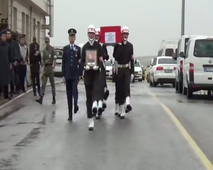 Şehit Astsubay Tolga Topçuoğlu, son yolculuğuna uğurlandı