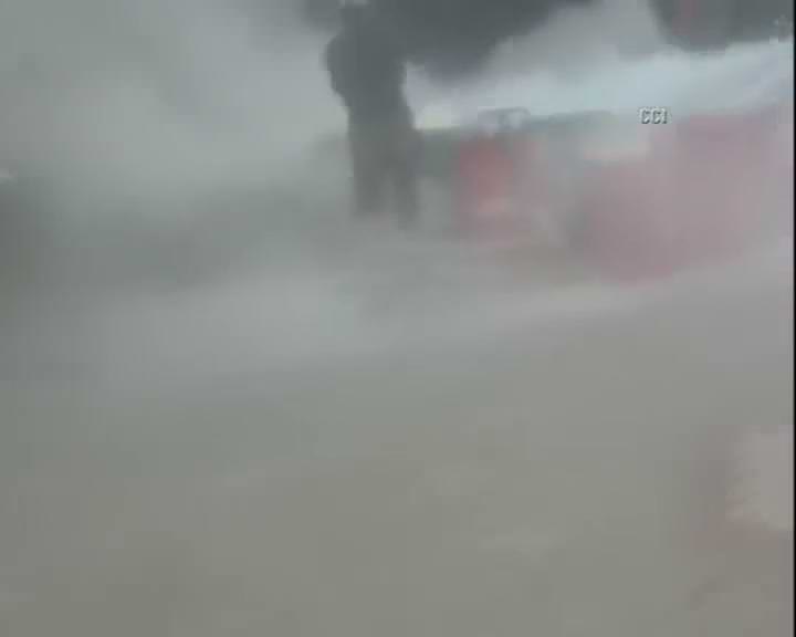 Varil bomba gibi patladı