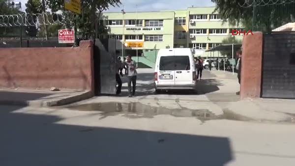 Adana'da liseye silahlı saldırı