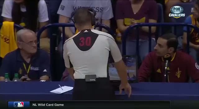 LeBron James hayranlarını ırmayıp selfie çekti