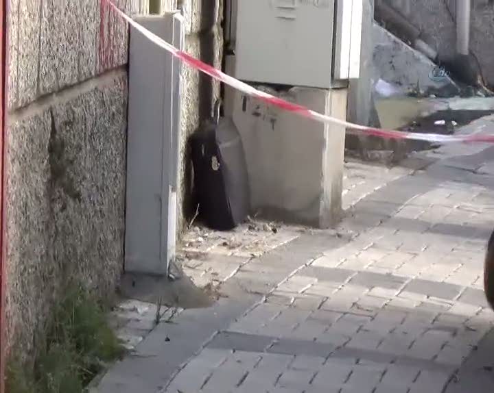 Fünye işe yaramayınca eliyle açtı