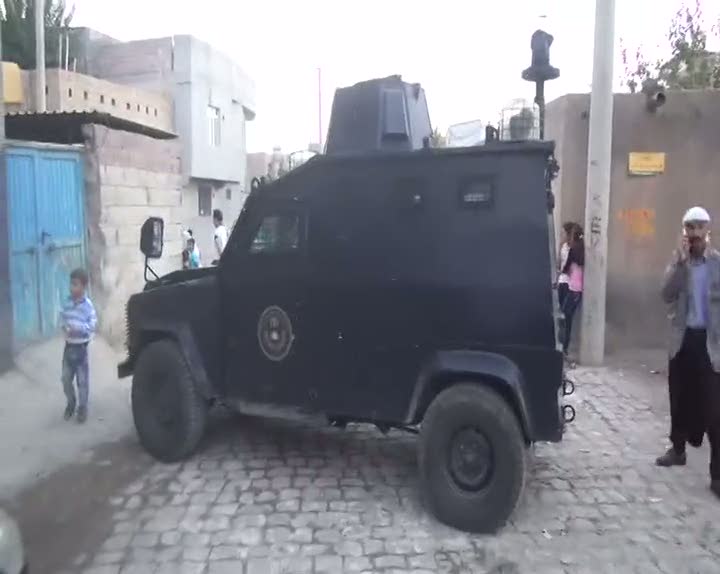 Hazine avcıları evin altını oydu