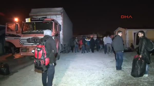 Terk edilmiş kamyondan 200 kaçak göçmen çıktı