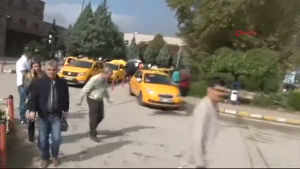Ankara Garı önündeki şüpheli paket paniğe neden oldu