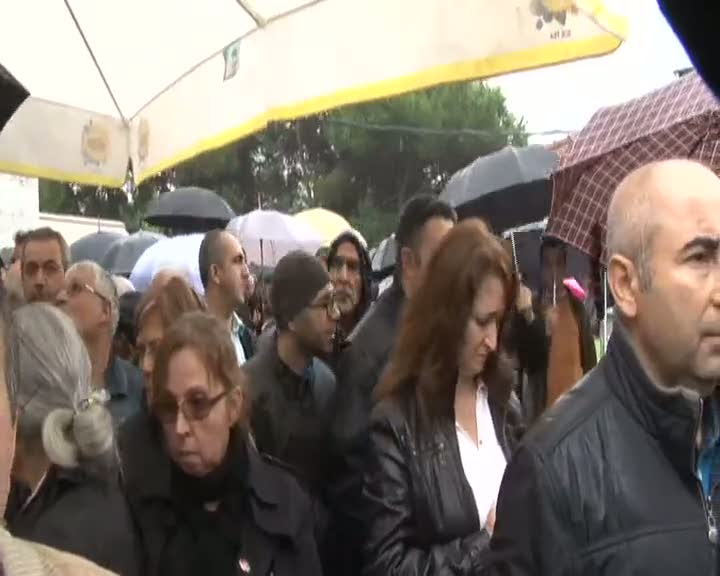 Levent Kırca, alkışlarla son yolculuğuna uğurlandı