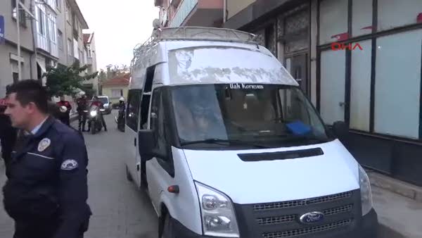 14 kişilik minibüsten 40 Suriyeli sığınmacı çıktı