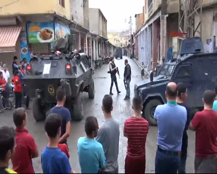 Cizre'de yola tuzaklanan bomba son anda farkedildi