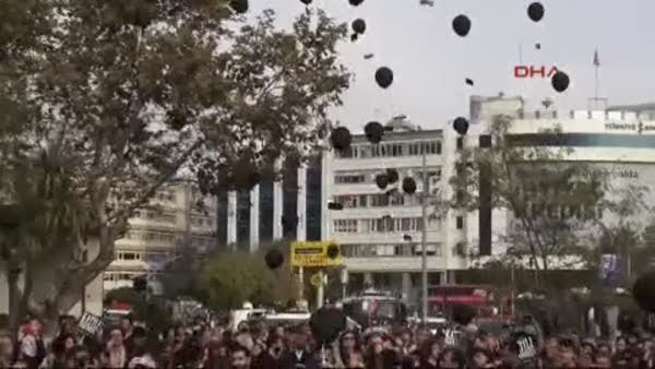 Ankara'daki terör saldırında ölenler için 102 siyah balon