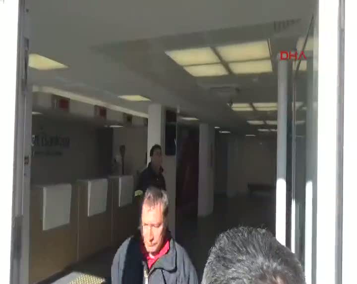 Kredi sorunu yaşadığı bankayı yaktı