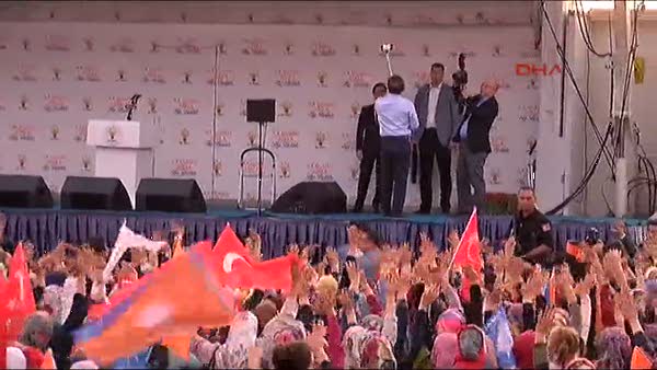 Antalya Başbakan Davutoğlu miting sonrası selfie çekildi