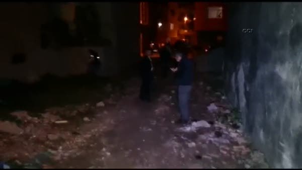 İzmir'de polise el bombası atıldı