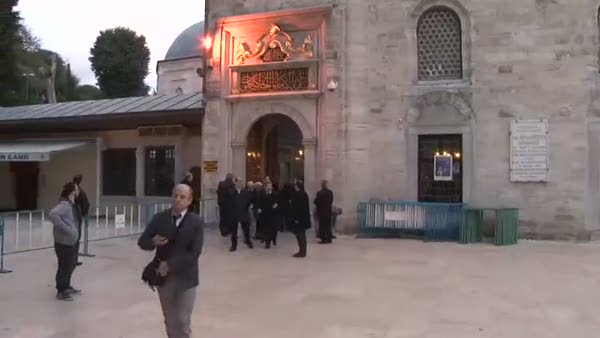 Cumhurbaşkanı Erdoğan, sabah namazını Eyüp Sultan Camii'nde kıldı