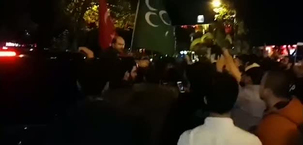 Bilal Erdoğan Bağdat Caddesi'ndeki zafer kutlamasında