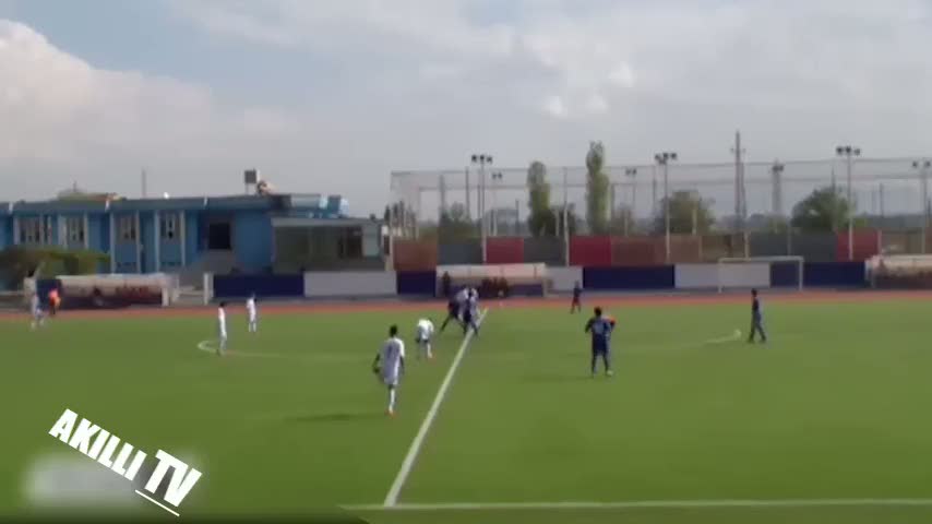 Hakem maçta kalp krizi geçirdi