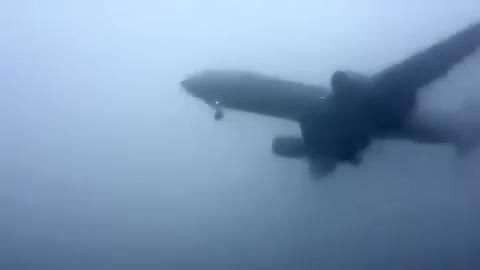 Görmediği piste inen yolcu uçakları şaşırtıyor