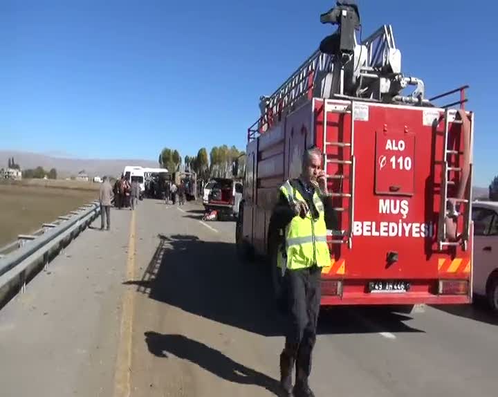 Muş'ta zincirleme trafik kazası: 24 yaralı