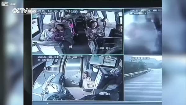 Çin'de otobüs kazasının kan donduran görüntüleri