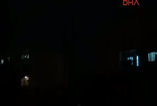 Nusaybin'de, hendek kapatan polise silahlı saldırı