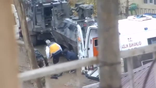 Hakkari'de askeri konvoya saldırı: 1 asker şehit oldu
