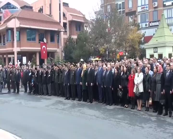 Gazi İstiklal Marşı okunurken yere yığıldı