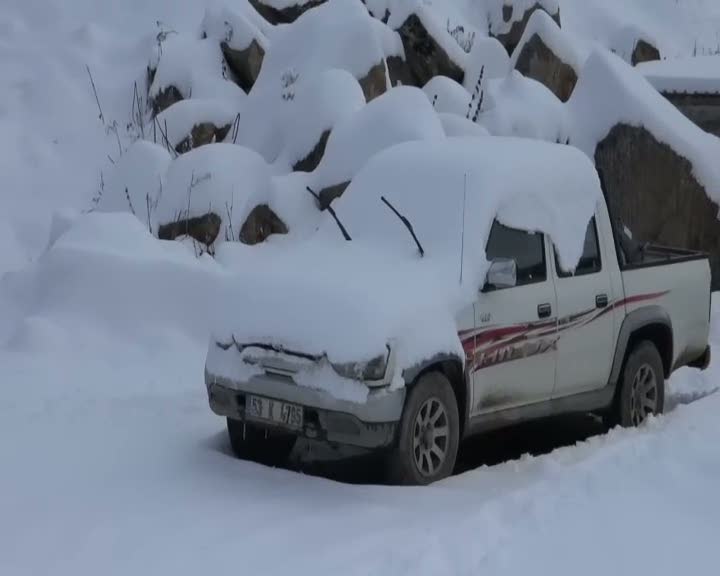 Kar yağışıyla beraber yaylalar boşaldı