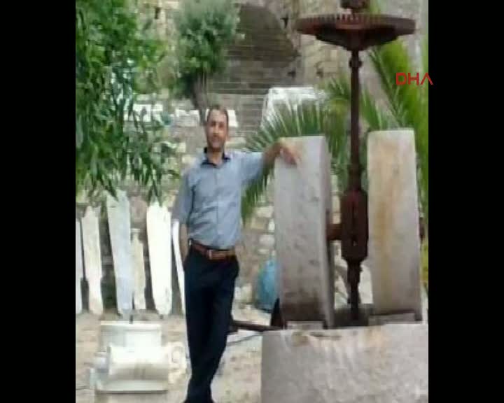 Eşiyle ilişki yaşadığını düşündüğü adamı sokak ortasında öldürdü