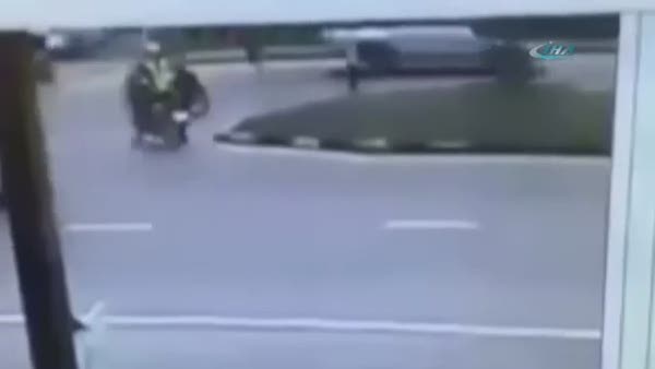 Motosikletli polis trafik terörü kurbanı oldu