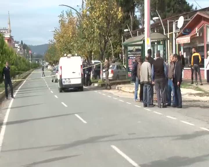 Karısını ve arkadaşını vurdu