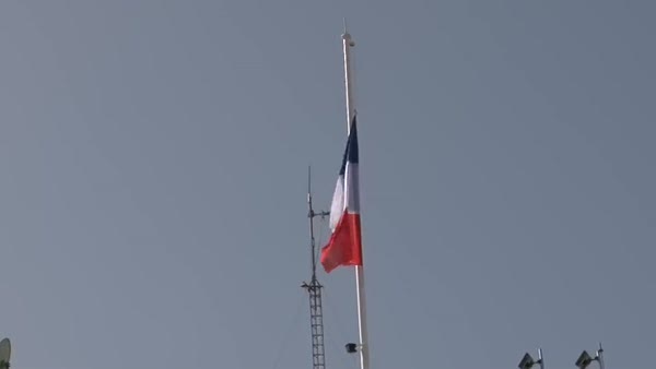 Fransa’nın Ankara Büyükelçiliği’ndeki bayraklar yarıya indirildi