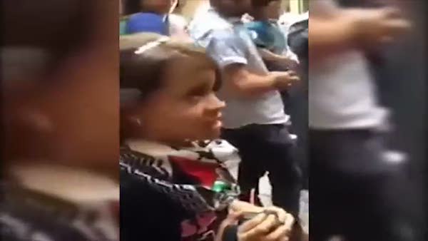 Küçük kız İsrail askerlerine böyle meydan okudu