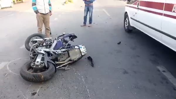 Hatalı dönüş yapan traktör motosikleti gençleri biçti: 1 ölü 1 ağır yaralı