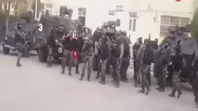 Özel Harekat Polisleri operasyonu böyle kutladı