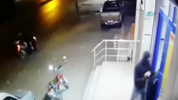 PKK'lı teröristlerin marketi bombalama anı kamerada