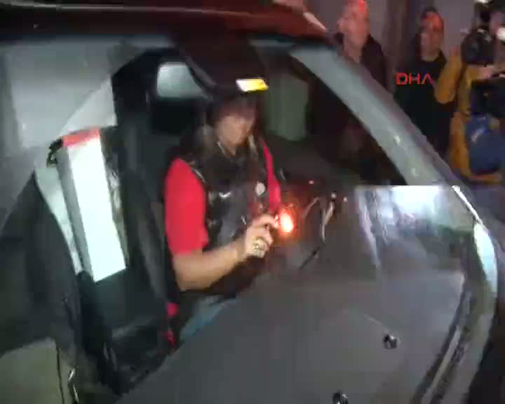 Hamzaoğlu'nun eşi tesislerden ayrıldı