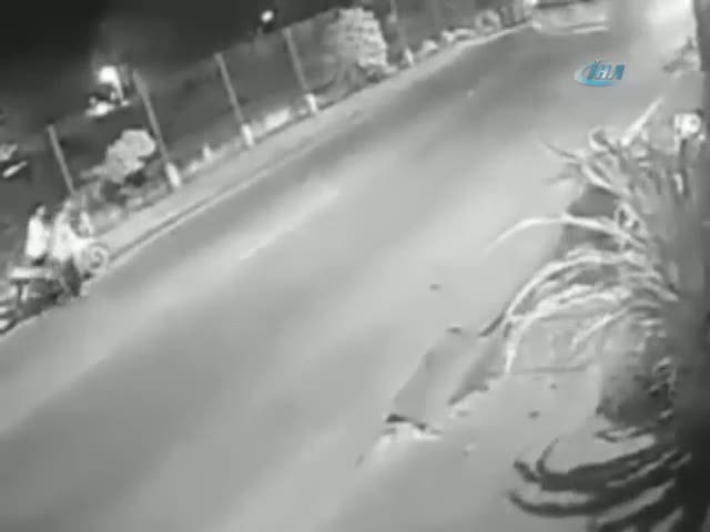 Sürücü havada taklalar attı
