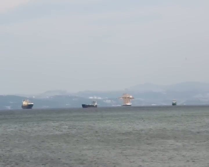 Fırtına deniz ulaşımını felç etti