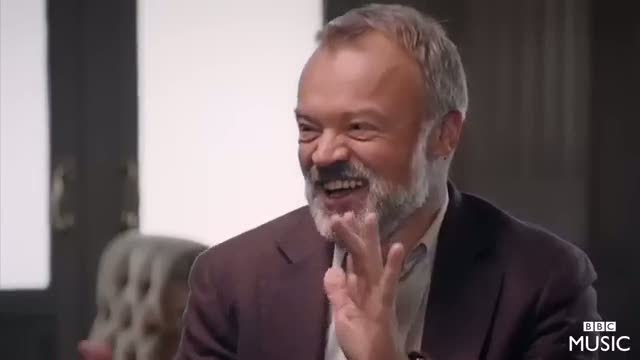 Ünlü şarkıcıdan şaşırtan şaka!