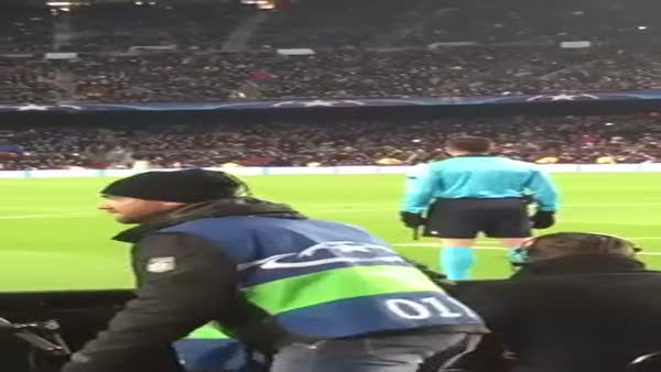Barcelona-Roma maçında Hüseyin Göçek'e bağıran Türkler
