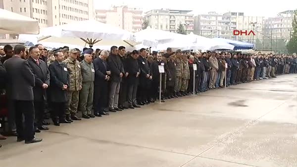 Diyarbakır'da şehit olan polisler memleketlerine uğurlandı