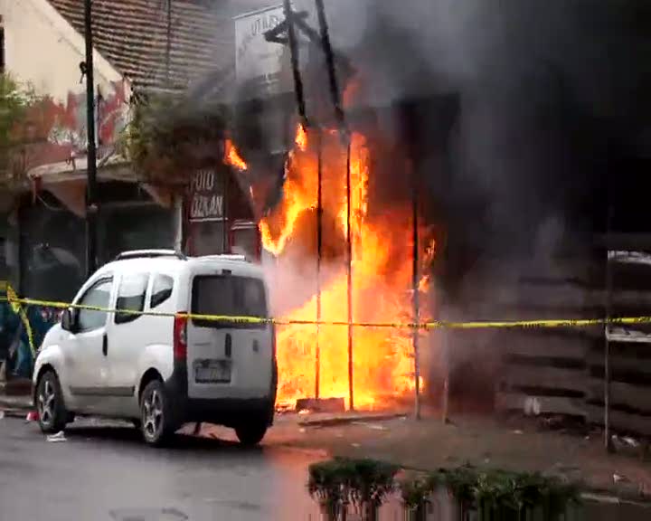 Bunalıma giren esnaf işyerini yaktı
