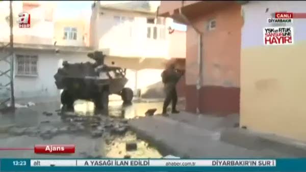 Diyarbakır'da çatışma anı kamerada!