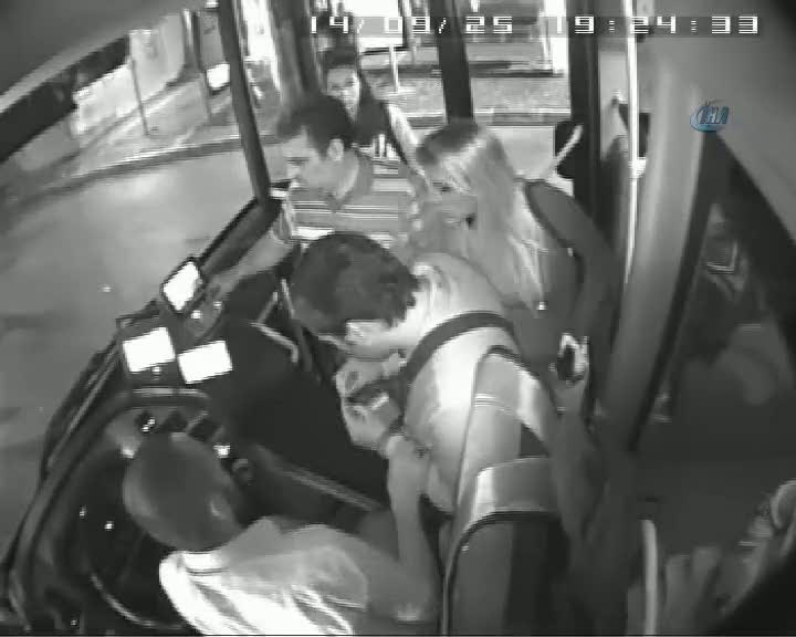 Şoförle kavga eden genç kız kamerada