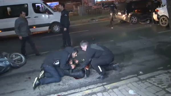 İstanbul'da polislere cip çarptı: 9 yaralı