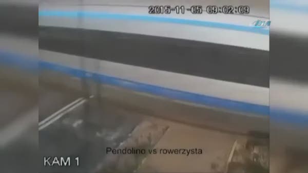 Tren ona değil, o trene çarptı