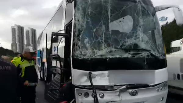Yolcu otobüsü TEM'de kaza yaptı