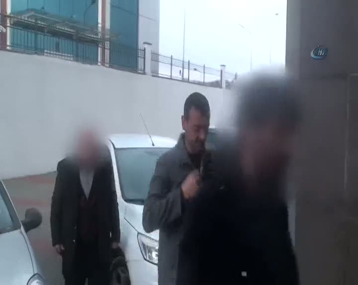 Silahla okul basıp öğretmeni vurdu