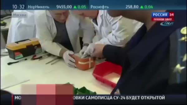 Rus uçağının kara kutusunu canlı yayında açtılar