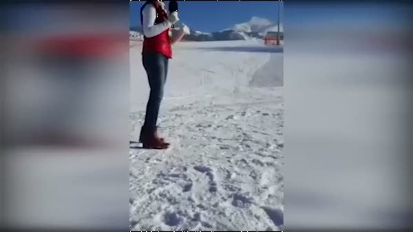 Profesyonel snowboardcunun şovu sunucuyu korkuttu